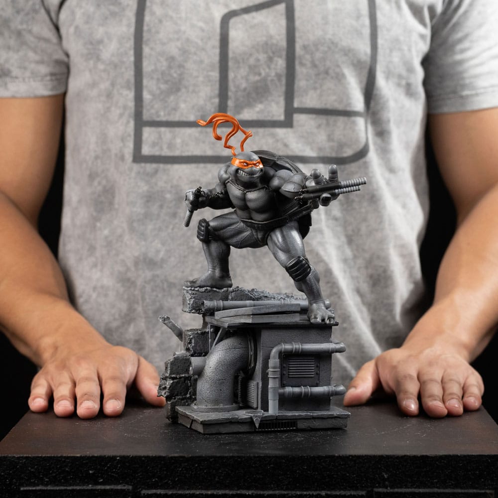 Teenage Mutant Ninja Turtles Art Scale Statue 1/10 Michelangelo Black and White Variant 26 cm heo exclusive   - Preorder - ETA: 25.12.2025