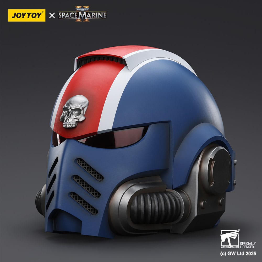Warhammer 40,000: Space Marine 2 Replik Ultramarines Lieutenant Titus Helm 30 cm      - Preorder - ETA: 26.01.2026