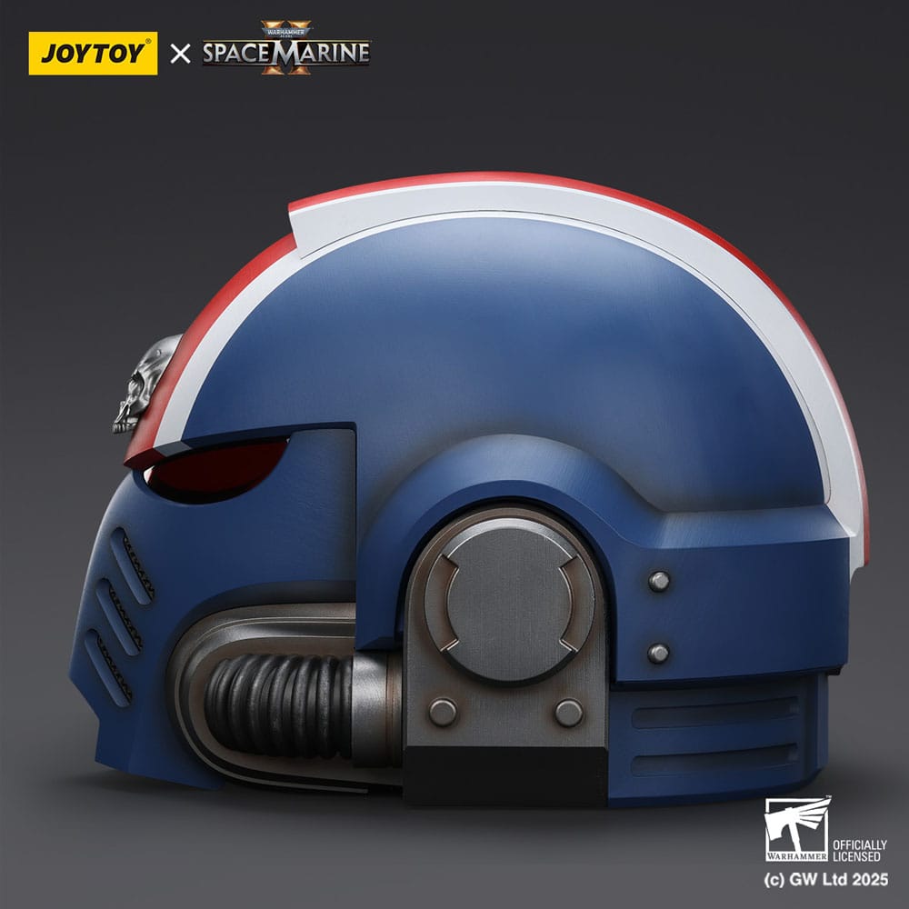 Warhammer 40,000: Space Marine 2 Replik Ultramarines Lieutenant Titus Helm 30 cm      - Preorder - ETA: 26.01.2026