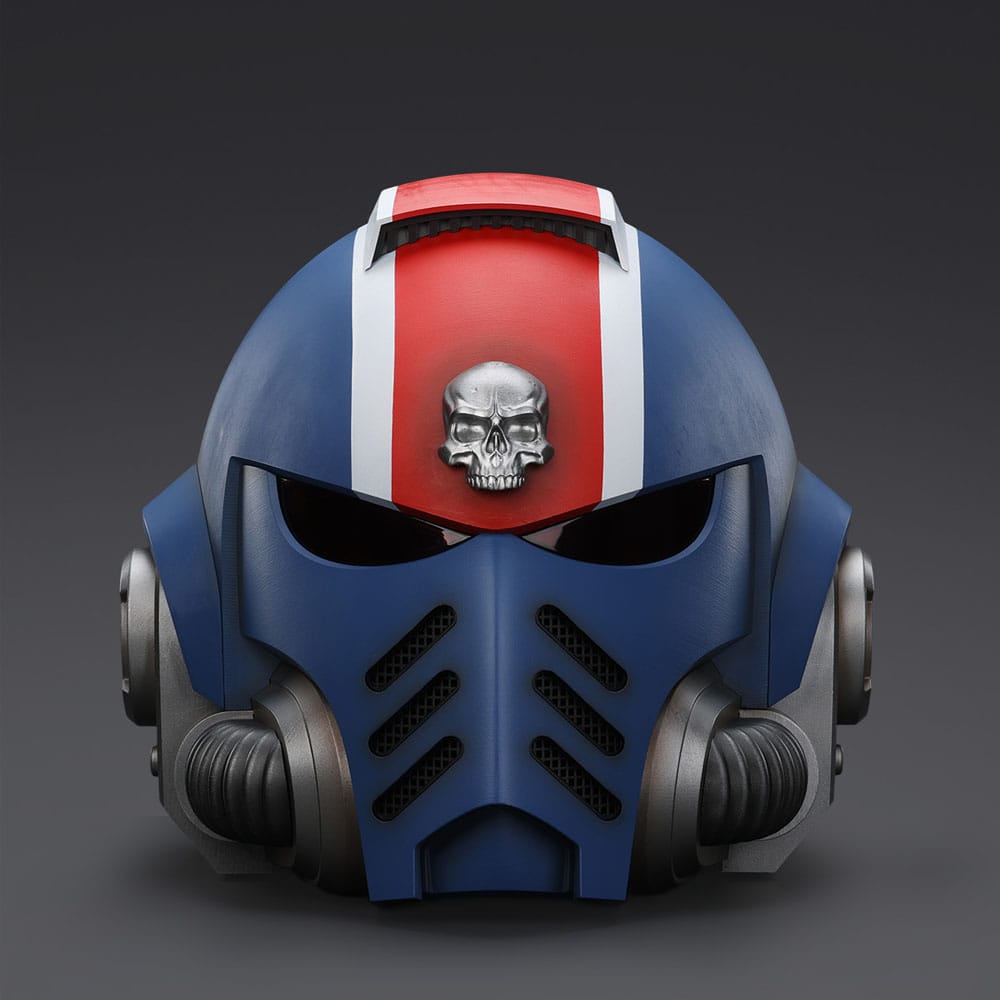 Warhammer 40,000: Space Marine 2 Replik Ultramarines Lieutenant Titus Helm 30 cm      - Preorder - ETA: 26.01.2026