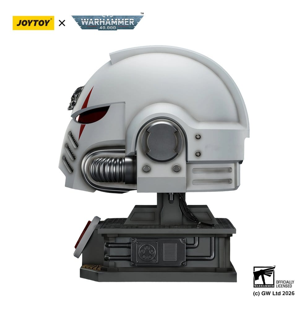 Warhammer 40,000 Helm mit Display-Ständer White Scars MkX 44 cm - Preorder - ETA: 23.10.2026