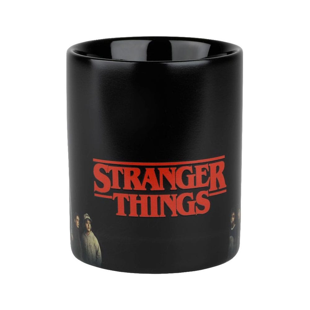 Stranger Things Tasse mit Thermoeffekt Team 320 ml   - Preorder - ETA: 24.09.2025