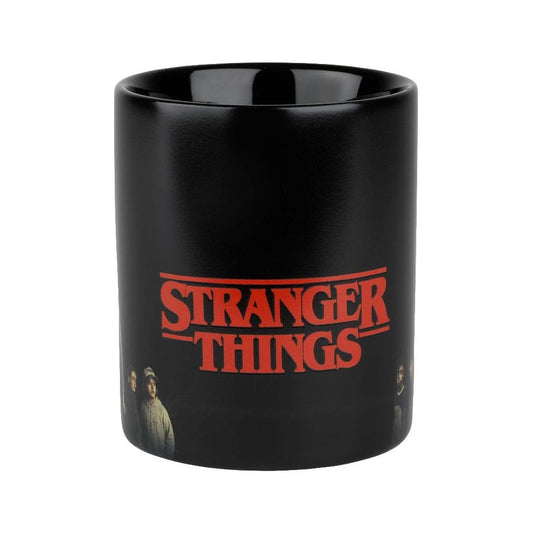 Stranger Things Tasse mit Thermoeffekt Team 320 ml   - Preorder - ETA: 24.09.2025