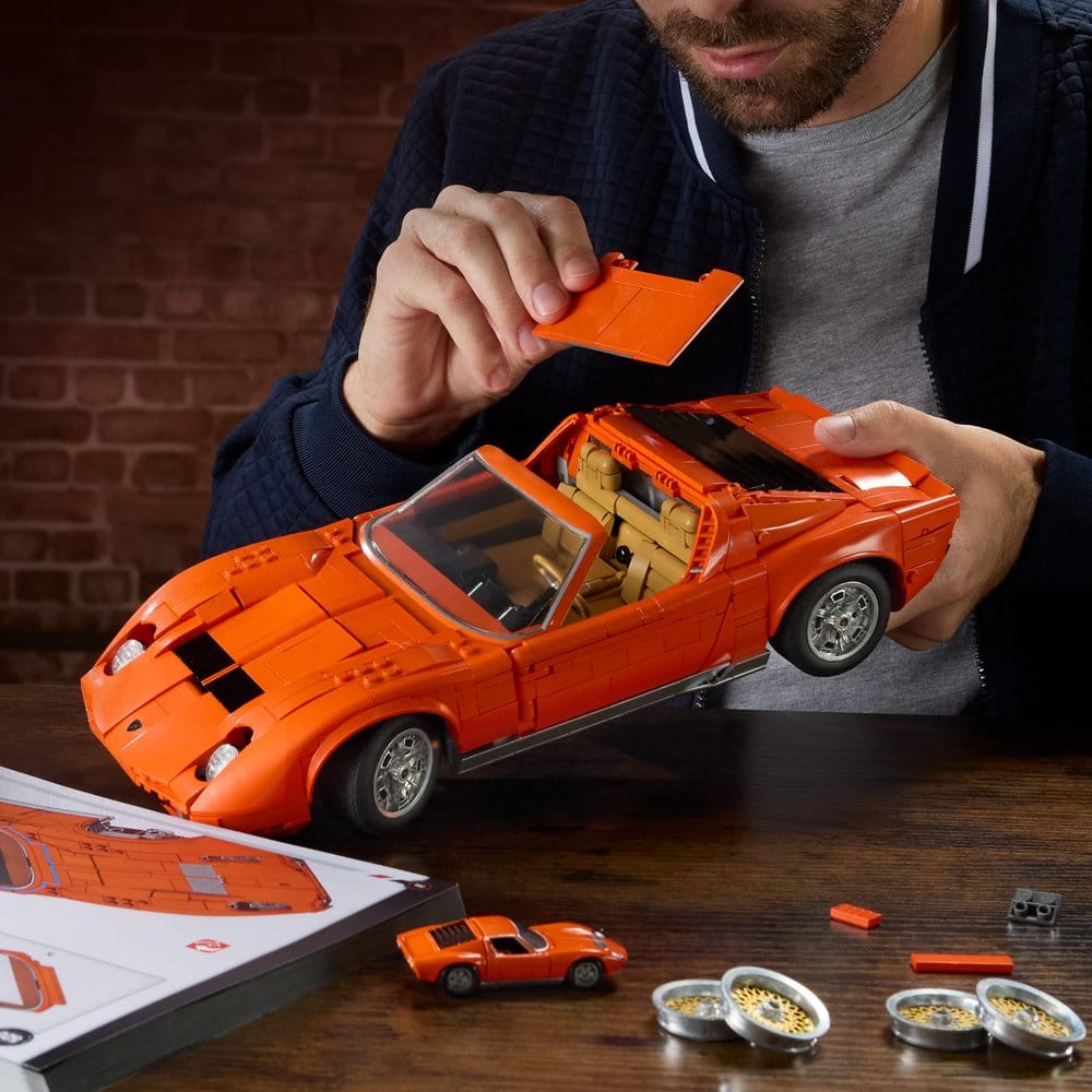 Hot Wheels Premium Mattel Brick Shop Bauset 1/12 Lamborghini Miura P400 SV - Preorder - ETA: 08.09.2026
