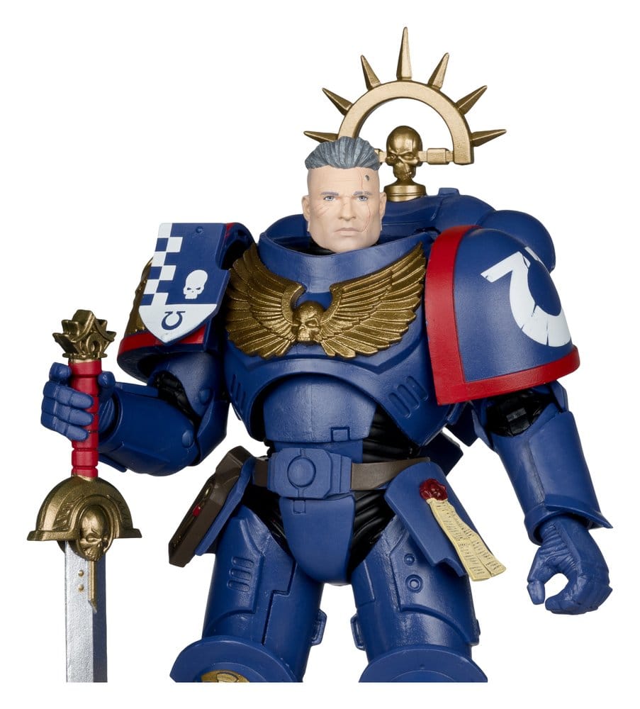 Warhammer 40,000 Total War Actionfigur 3rd Company Lieutenant (Ultramarines) 18 cm - Preorder - ETA: 07.10.2026