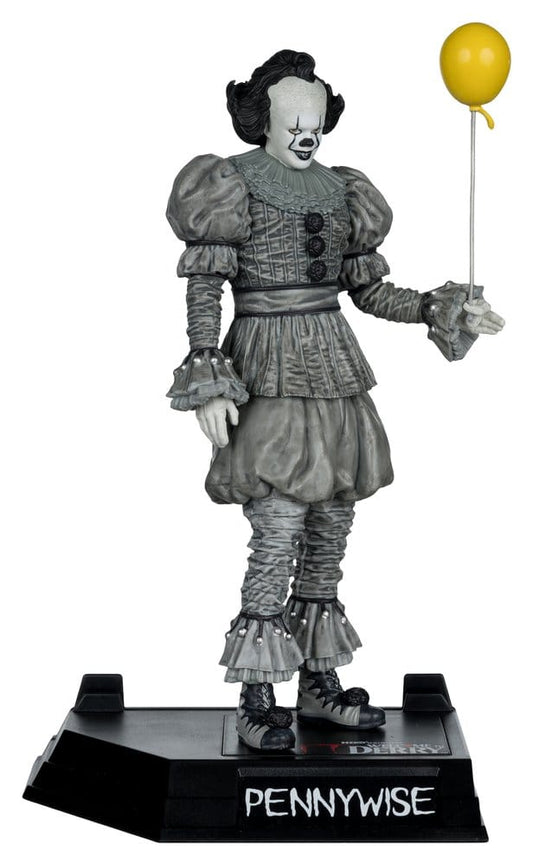Es Welcome to Derry Movie Maniacs Figur Pennywise (Black &amp; White) 16 cm - Preorder - ETA: 24.06.2026