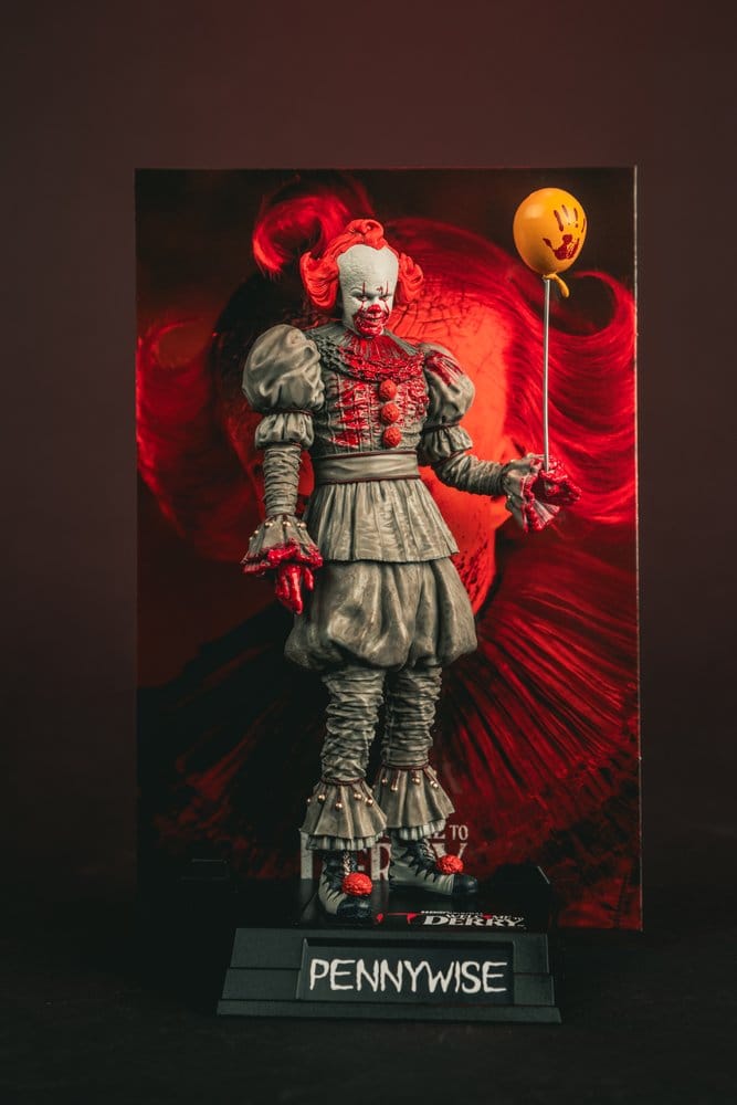 Es Welcome to Derry Movie Maniacs Figur Pennywise (Bloody) 16 cm - Versand: 7 Tage nach Bestellung