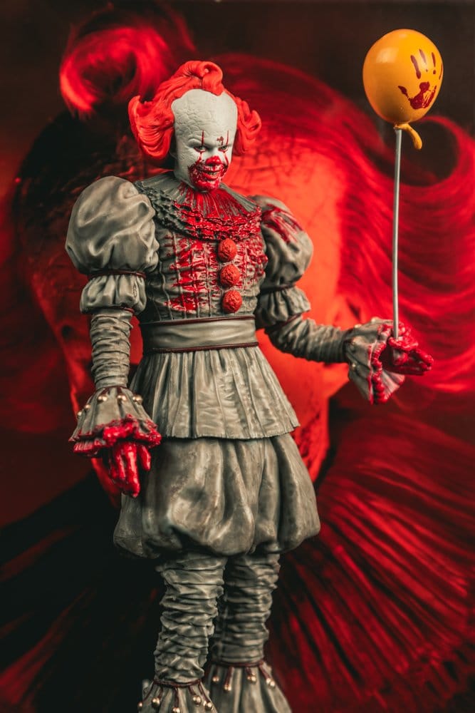 Es Welcome to Derry Movie Maniacs Figur Pennywise (Bloody) 16 cm - Versand: 7 Tage nach Bestellung