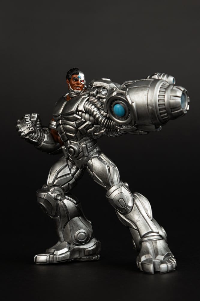 DC Direct Collector Vinyl Statue Cyborg 12 cm  - Versand: 7 Tage nach Bestellung