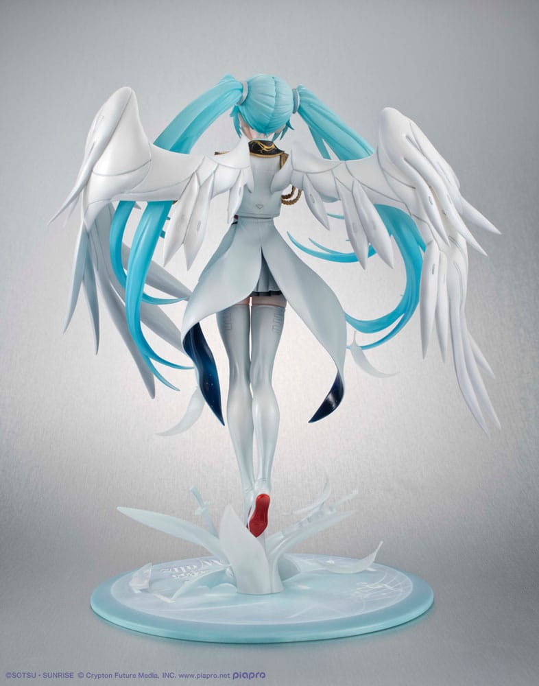 Mobile Suit Gundam x Hatsune Miku Lucrea PVC Statue Hatsune Miku x Wing Gundam Zero EW 45th Anniversary 27 cm         - Preorder - ETA: 12.09.2026