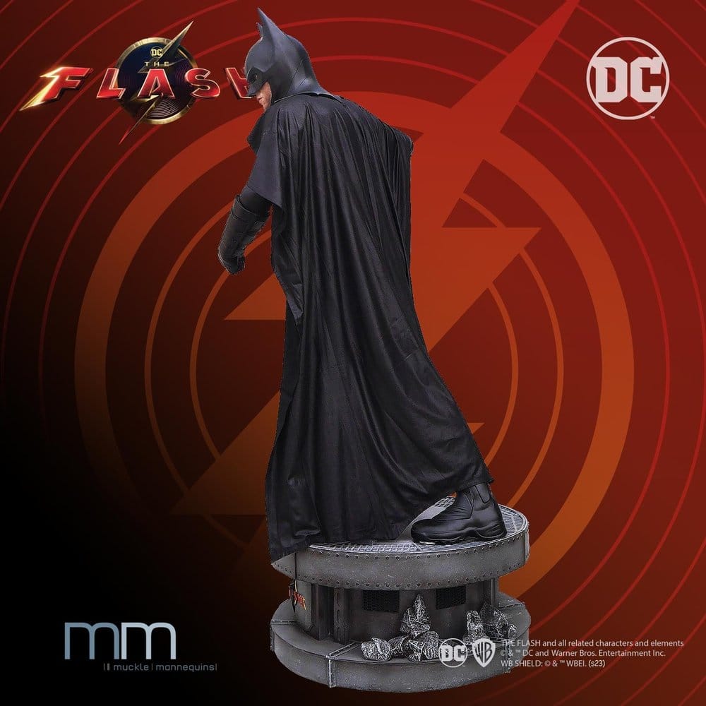 The Flash Lebensgroße Statue Batman Keaton 228 cm - Preorder - ETA: 25.11.2026