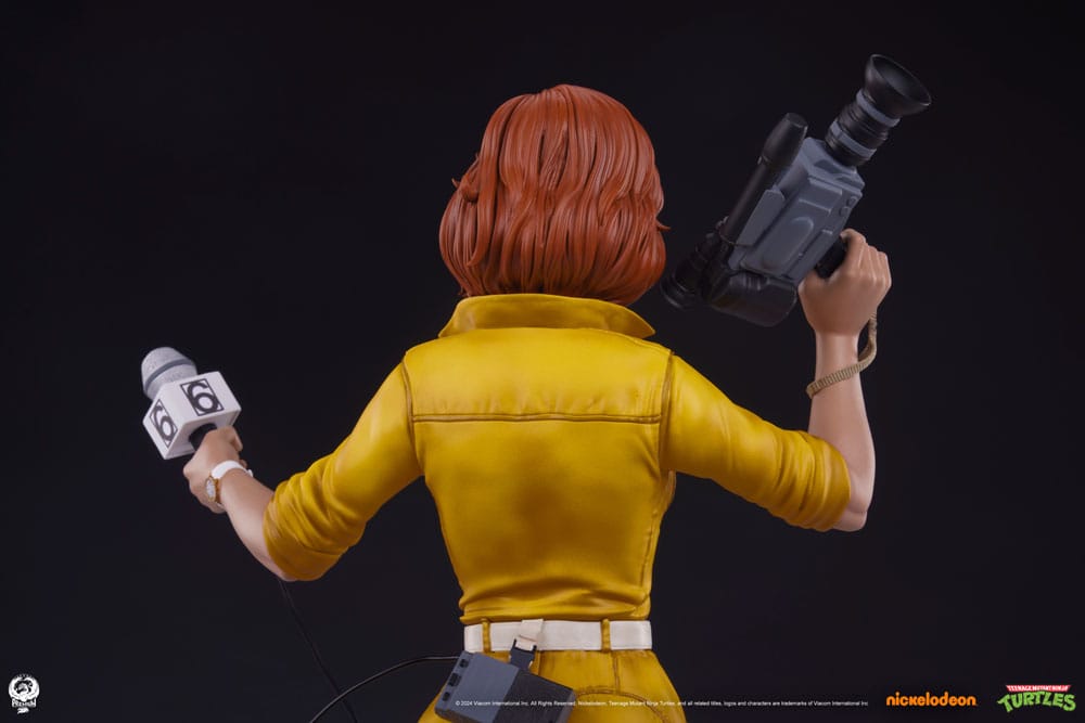 Teenage Mutant Ninja Turtles Premier Series Statue 1/4 April O'Neil 46 cm - Versand: 5-7 Tage nach Bestellung