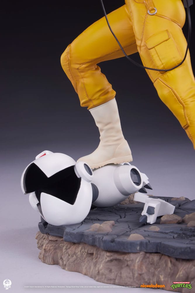 Teenage Mutant Ninja Turtles Premier Series Statue 1/4 April O'Neil 46 cm - Versand: 5-7 Tage nach Bestellung