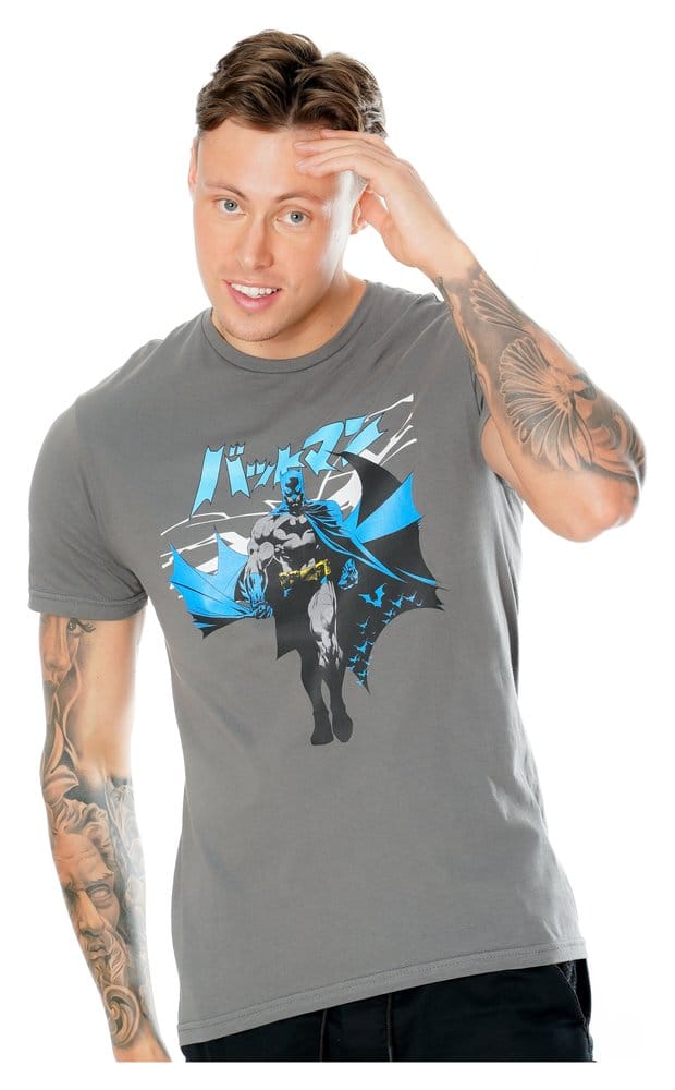DC Comics T-Shirt Batman Manga Cape Größe L - Versand: 7 Tage nach Bestellung