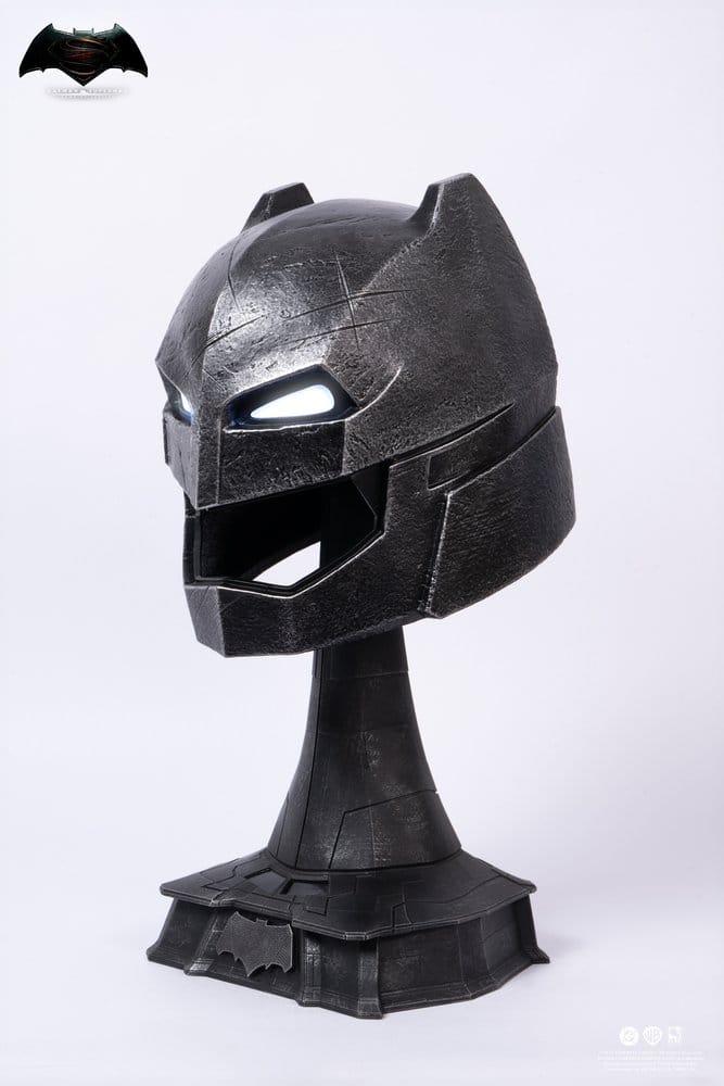 Justice League Replik 1/1 Batman v Superman: Dawn of Justice Armored Batman Helmet 50 cm - Preorder - ETA: 15.10.2026