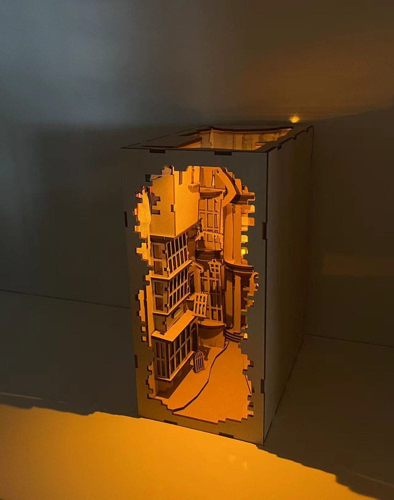 Harry Potter Tiny Adventures Book Nook Mini-Diorama Winkelgasse 23 cm - Preorder - ETA: 01.11.2025