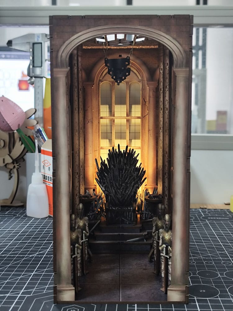 House of the Dragon Tiny Adventures Book Nook Mini-Diorama Iron Throne 23 cm - Preorder - ETA: 26.10.2026
