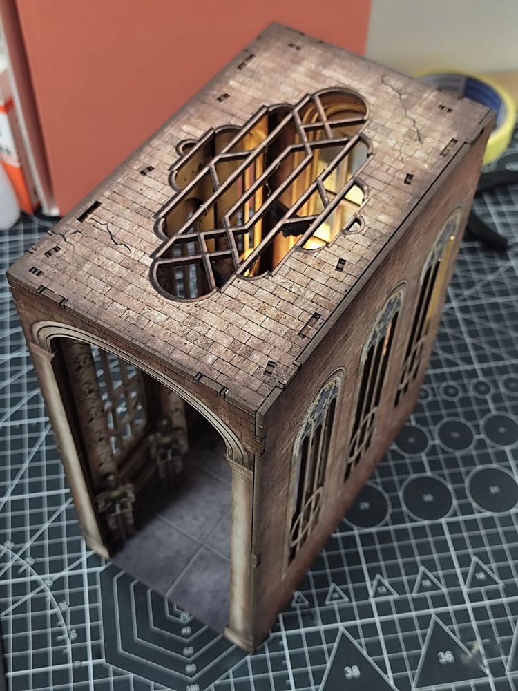 House of the Dragon Tiny Adventures Book Nook Mini-Diorama Iron Throne 23 cm - Preorder - ETA: 26.10.2026
