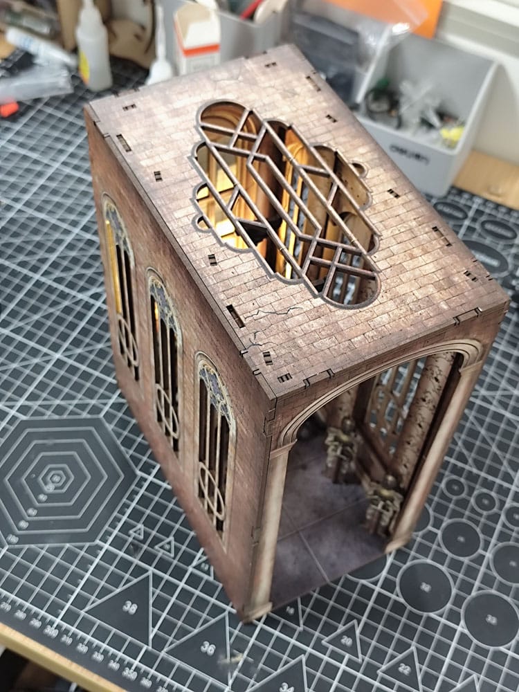 House of the Dragon Tiny Adventures Book Nook Mini-Diorama Iron Throne 23 cm - Preorder - ETA: 26.10.2026