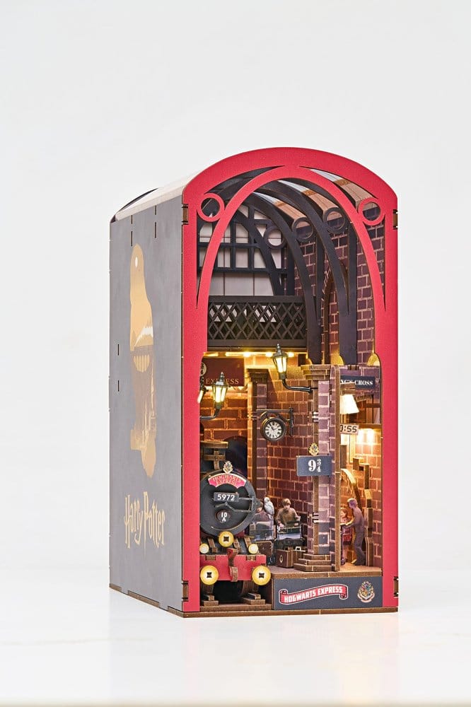 Harry Potter Tiny Adventures Book Nook Mini-Diorama Hogwarts Express 18 cm - Preorder - ETA: 25.08.2026