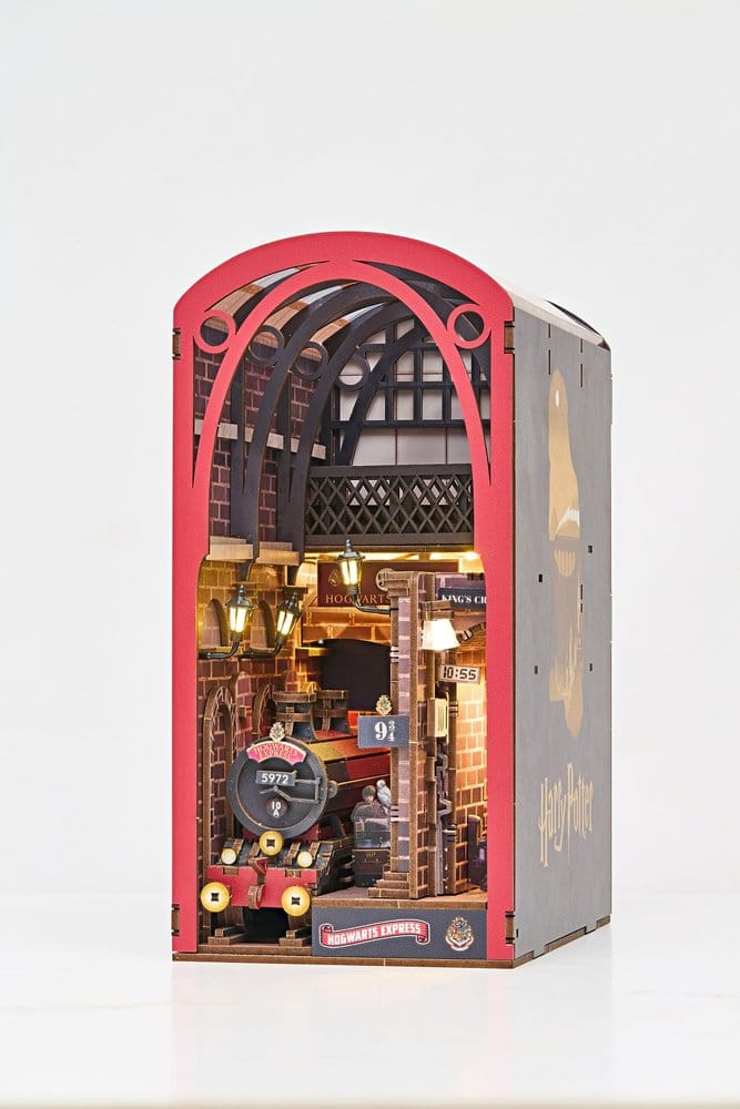 Harry Potter Tiny Adventures Book Nook Mini-Diorama Hogwarts Express 18 cm - Preorder - ETA: 25.08.2026