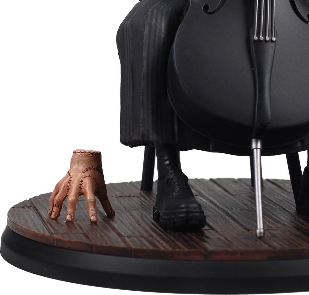 Wednesday Cello-Figur mit figurativem Schlüsselanhänger 20 cm - Preorder - ETA: 25.09.2026