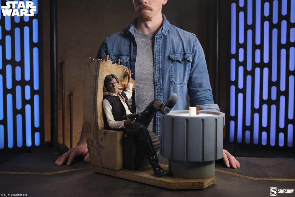 Star Wars Episode IV Mixed Media Premium Format Figur Han Solo: Sorry About the Mess 32 cm - Preorder - ETA: 25.01.2027