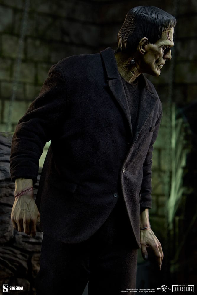 Frankenstein Premium Format Mixed Media Statue Frankenstein (Fabric Costume) 57 cm  - Preorder - ETA: 25.09.2026