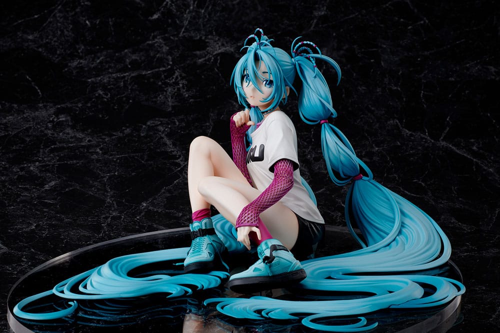 Hatsune Miku Statue 1/4 Yoneyama Mai The Latest Street Style "Cute" Limited Edition 17 cm - Preorder - ETA: 07.11.2025