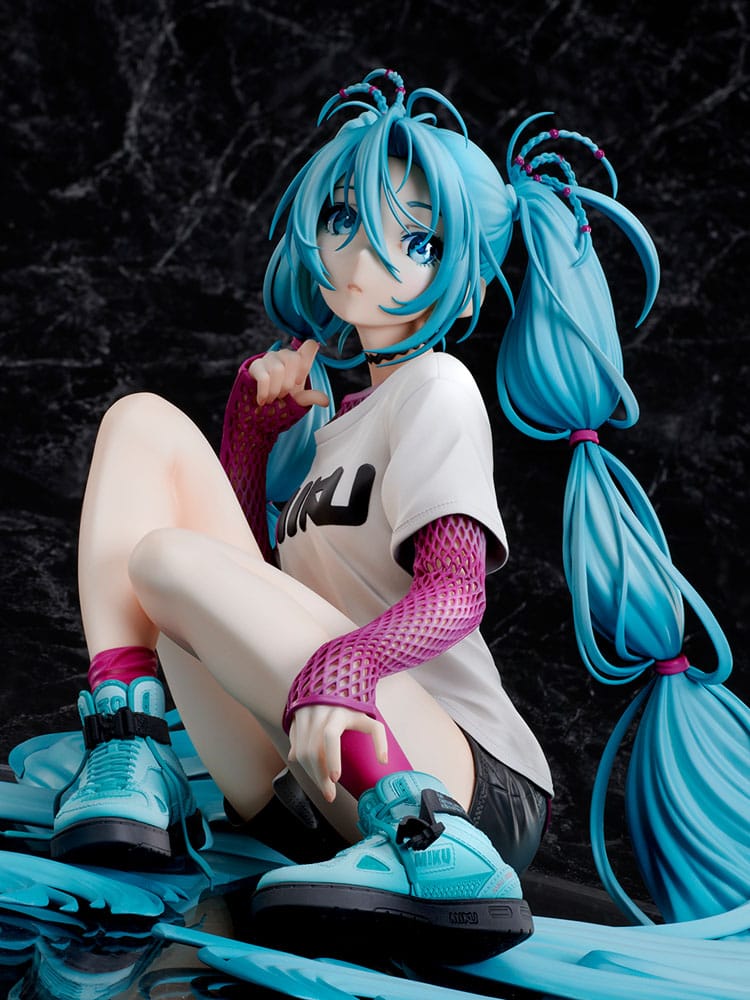 Hatsune Miku Statue 1/4 Yoneyama Mai The Latest Street Style "Cute" Limited Edition 17 cm - Preorder - ETA: 07.11.2025