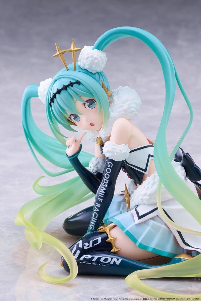 Hatsune Miku Taito Kuji PVC Figur Racing Miku 2018 Ver. Round 8 13 cm - Preorder - ETA: 25.02.2027