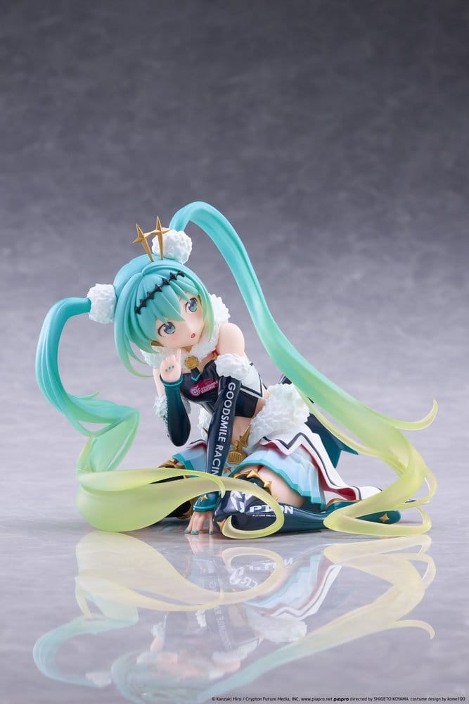 Hatsune Miku Taito Kuji PVC Figur Racing Miku 2018 Ver. Round 8 13 cm - Preorder - ETA: 25.02.2027