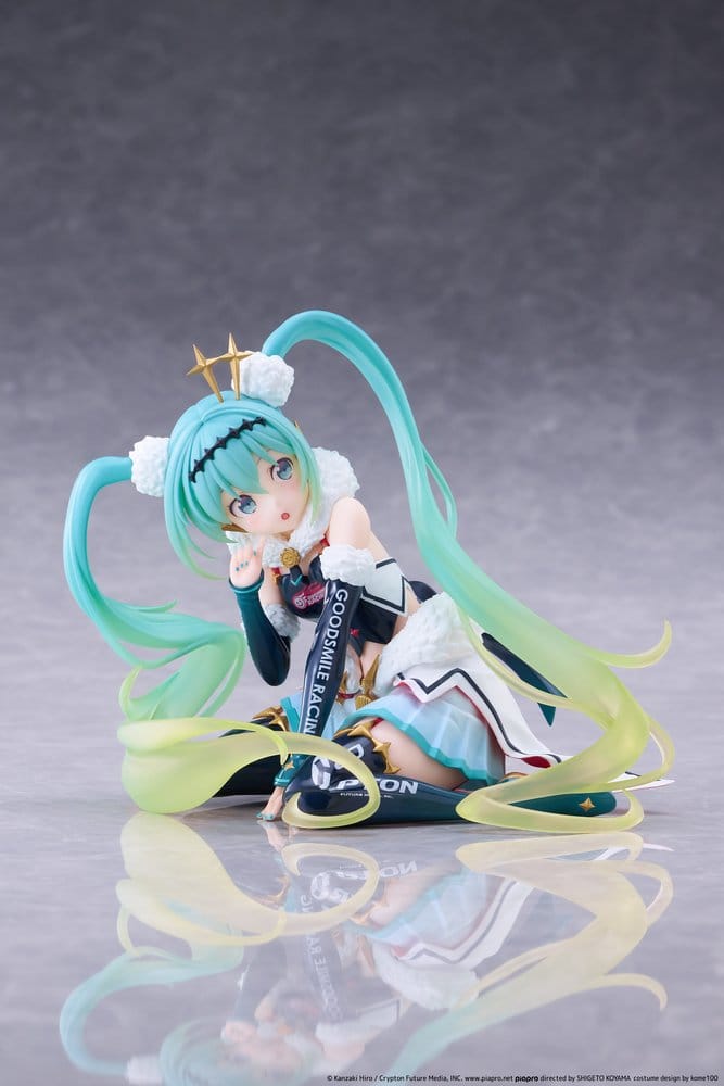 Hatsune Miku Taito Kuji PVC Figur Racing Miku 2018 Ver. Round 8 13 cm - Preorder - ETA: 25.02.2027