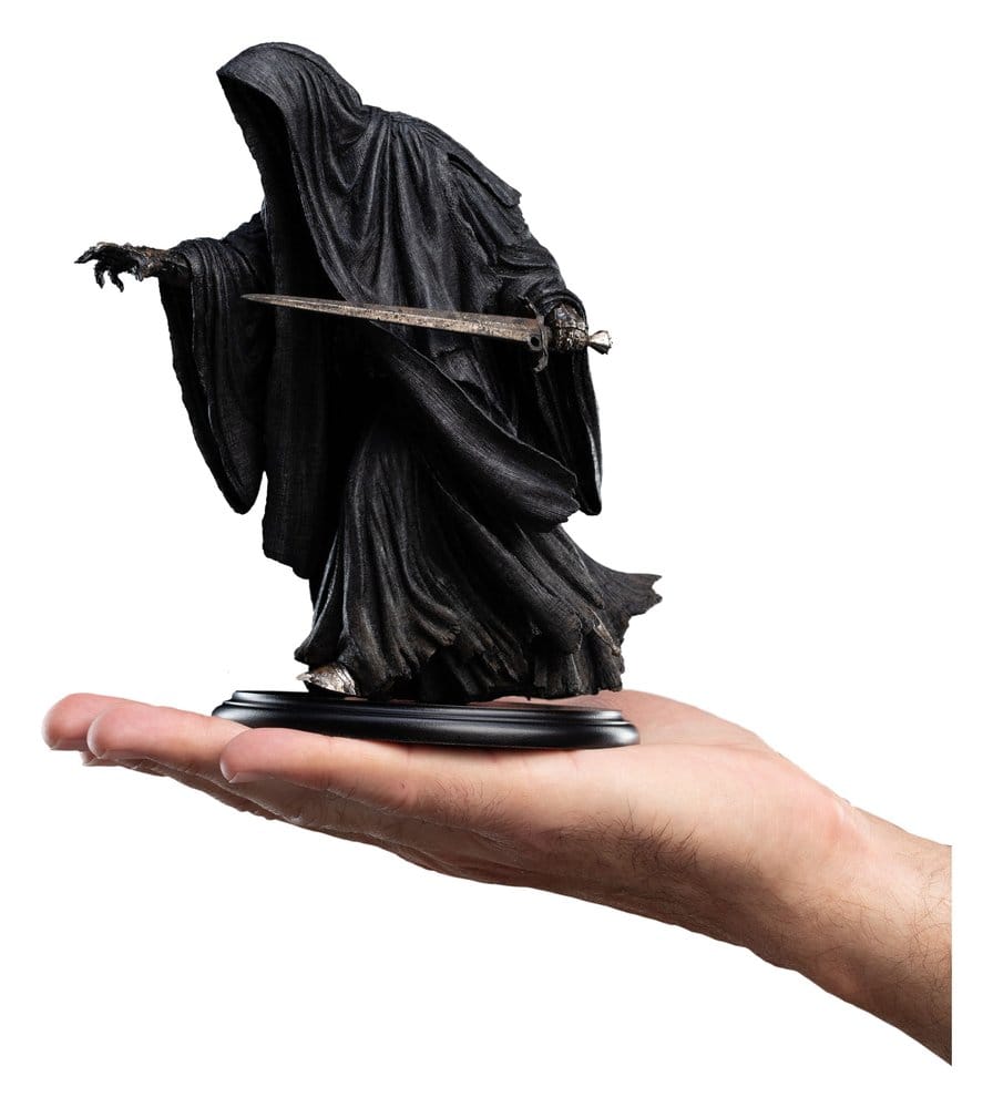 Der Herr der Ringe Trilogie Mini Statue Ringwraith at the Prancing Pony 18 cm - Preorder - ETA: 25.11.2026