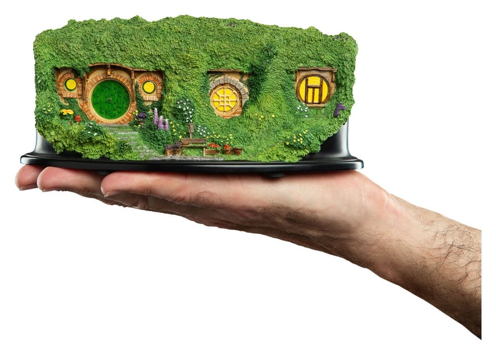 Herr der Ringe Umgebung Hobbit Hole - Bag End - Illuminated Edition 7 cm - Preorder - ETA: 25.05.2027