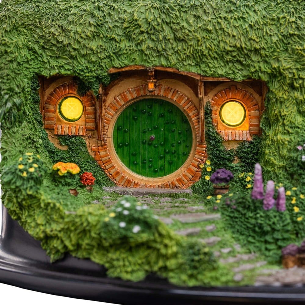 Herr der Ringe Umgebung Hobbit Hole - Bag End - Illuminated Edition 7 cm - Preorder - ETA: 25.05.2027